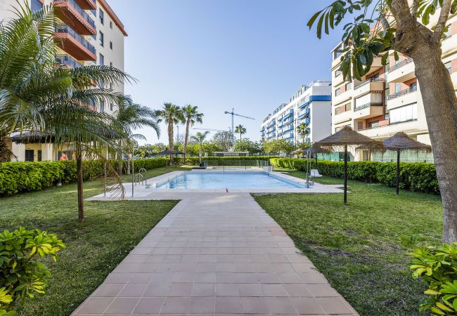 Apartamento en Torre del Mar - A&N Sea View Penthouse with Large Terrace & Pool –