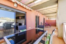 Apartamento en Torre del Mar - A&N Sea View Penthouse with Large Terrace & Pool –